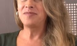 كارلا صوفيا تعتذر عن إساءتها للمسلمين والسود